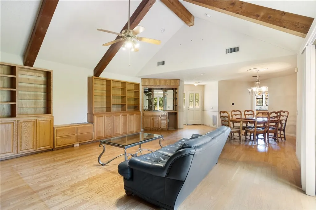 5393 State Highway 5 Van Alstyne TX 75495
