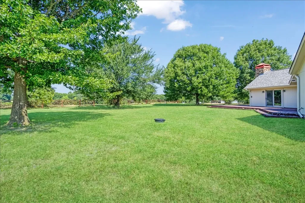 5393 State Highway 5 Van Alstyne TX 75495
