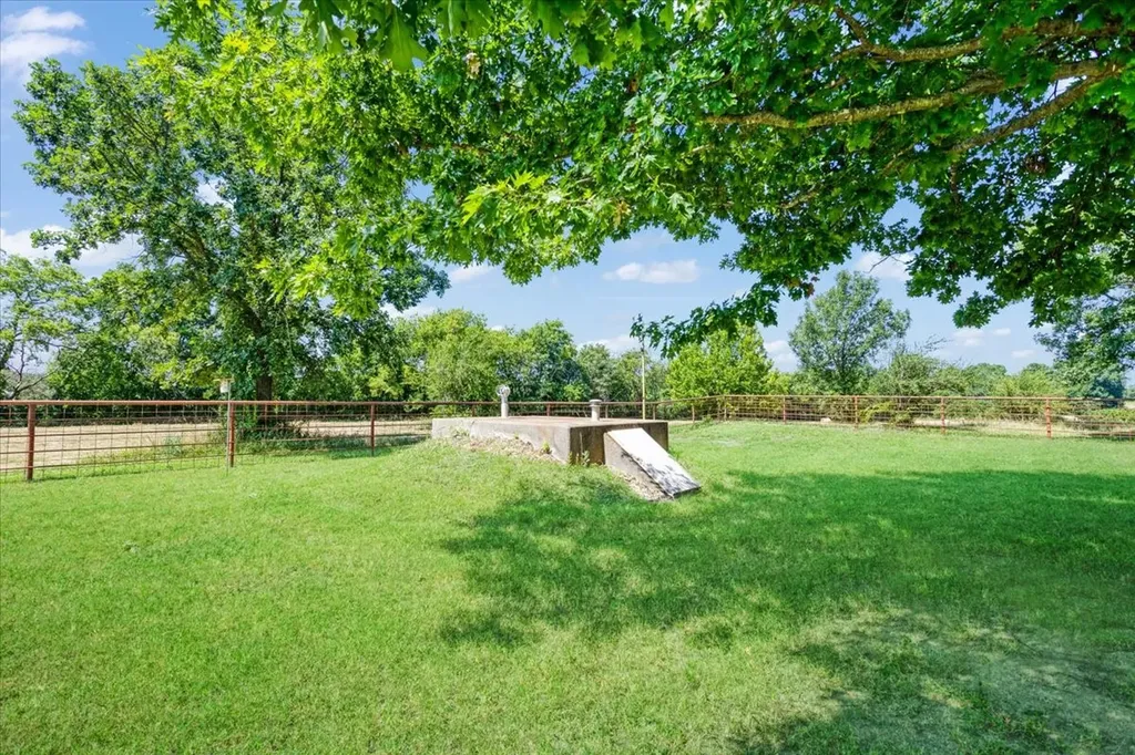 5393 State Highway 5 Van Alstyne TX 75495