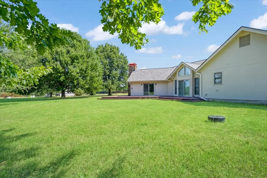 5393 State Highway 5 Van Alstyne TX 75495