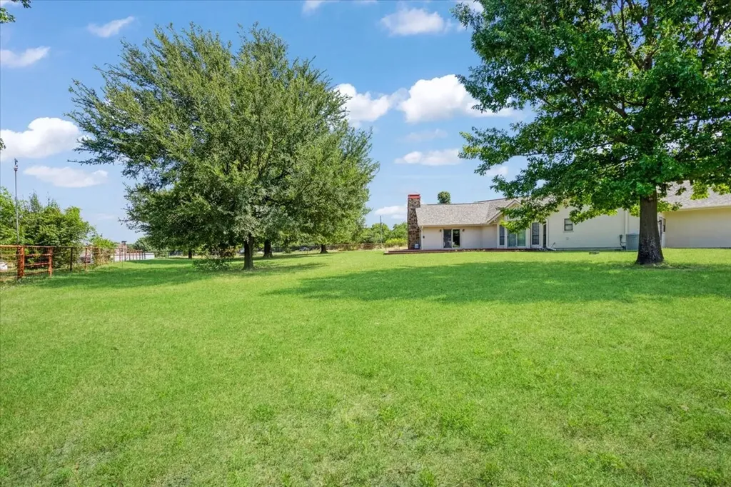 5393 State Highway 5 Van Alstyne TX 75495