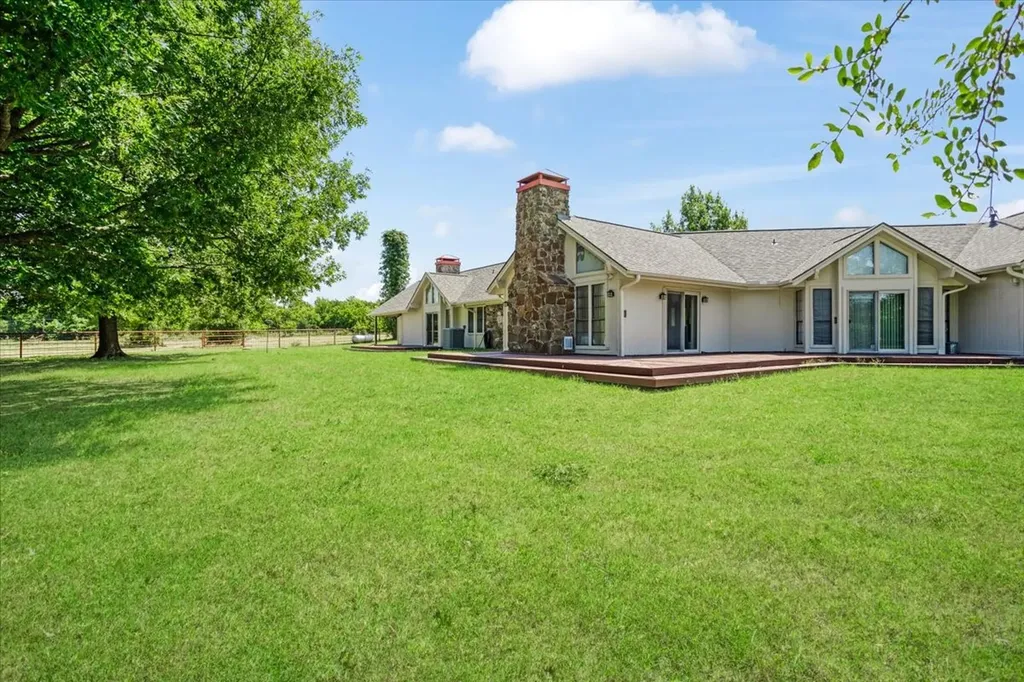 5393 State Highway 5 Van Alstyne TX 75495