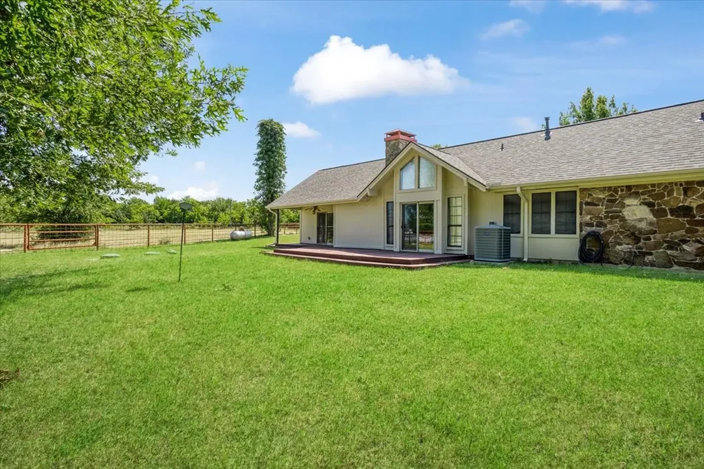 5393 State Highway 5 Van Alstyne TX 75495