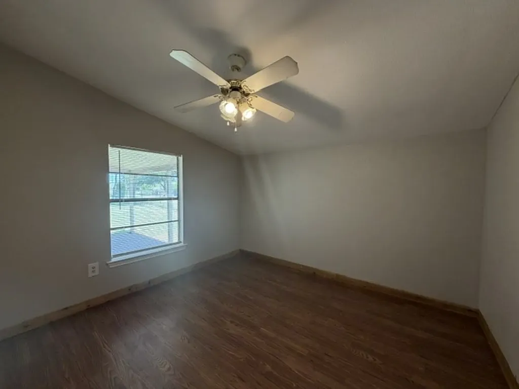 105 2nd Street Valley View TX 76272