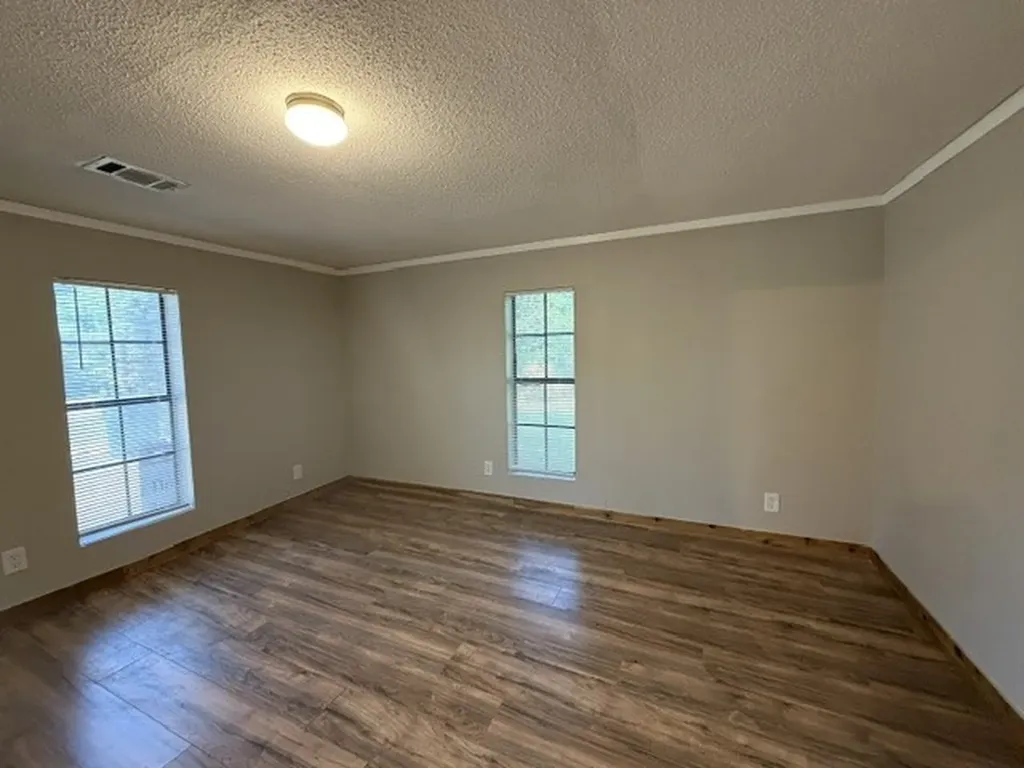 105 2nd Street Valley View TX 76272