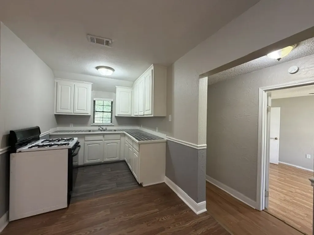 105 2nd Street Valley View TX 76272