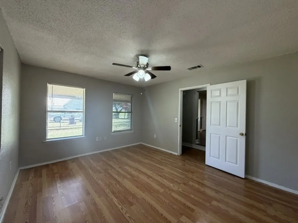 105 2nd Street Valley View TX 76272