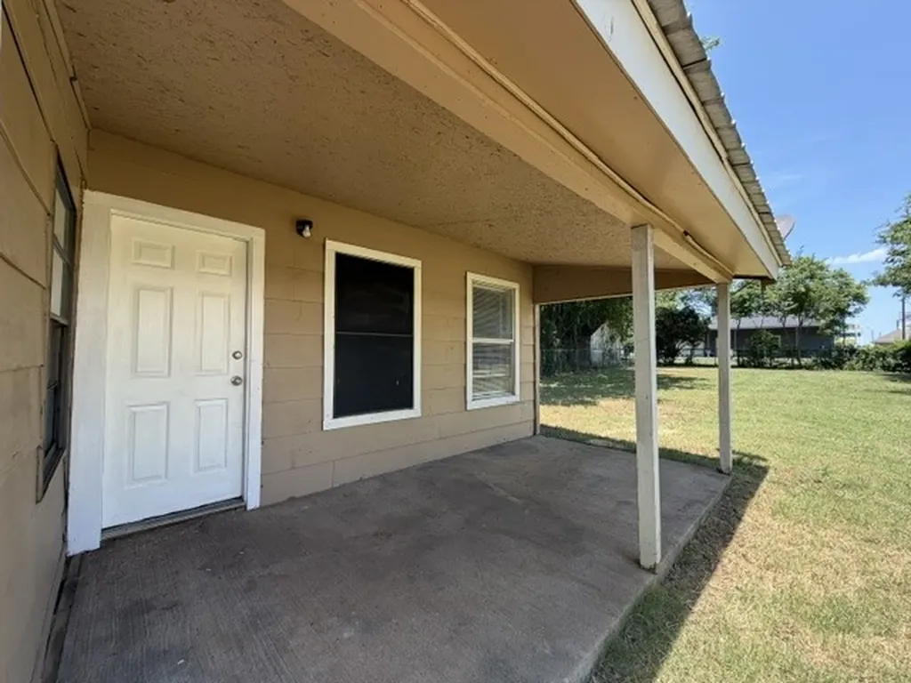 105 2nd Street Valley View TX 76272