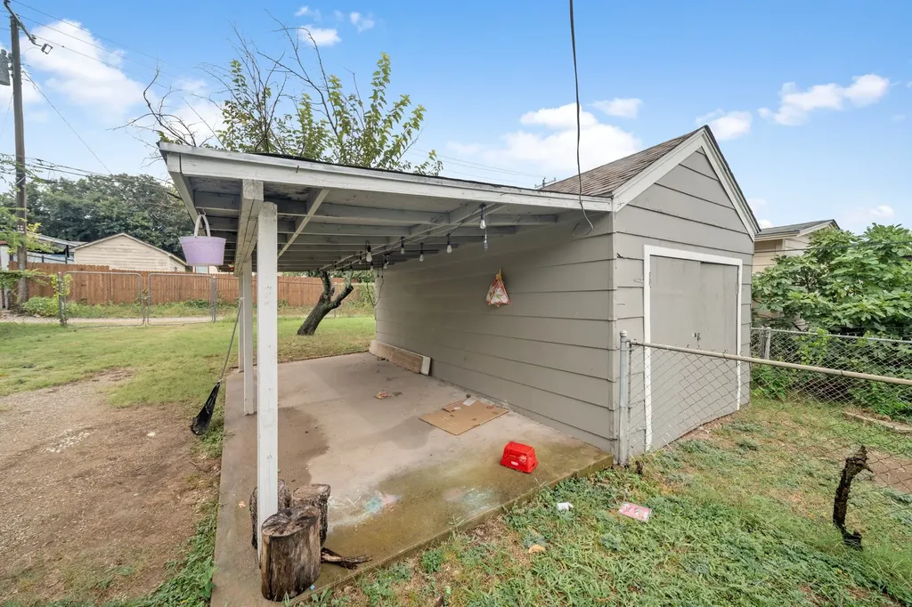 3324 W Clarendon Drive Dallas TX 75211
