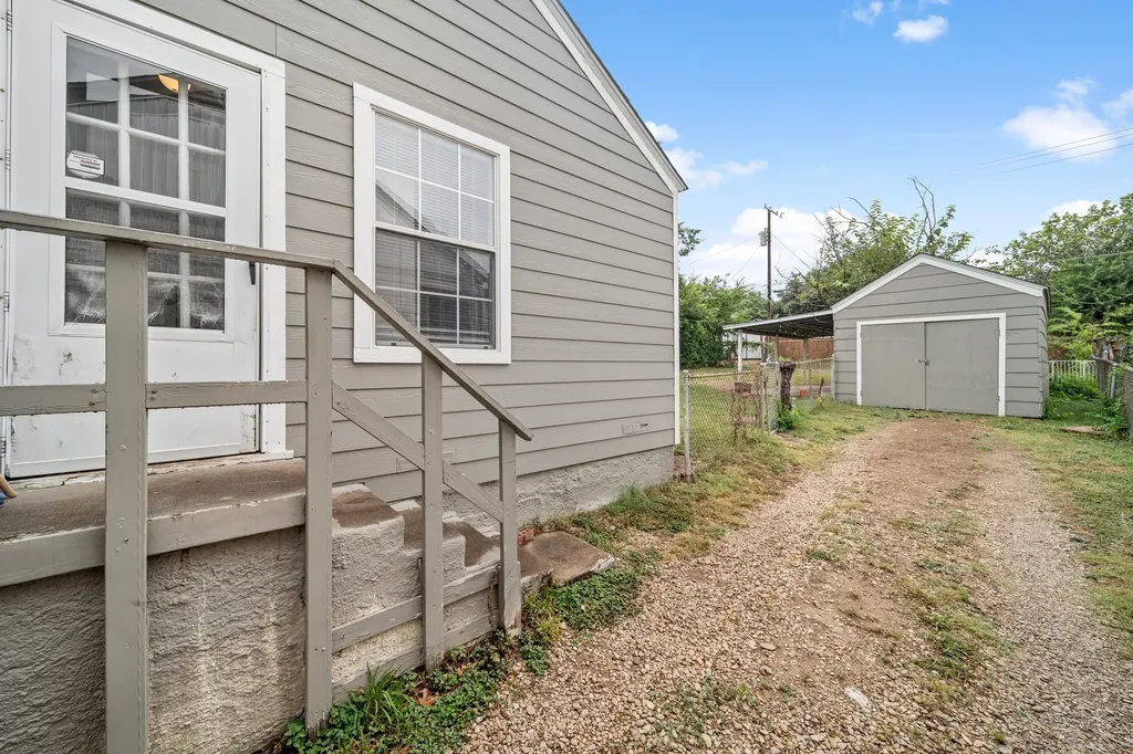 3324 W Clarendon Drive Dallas TX 75211