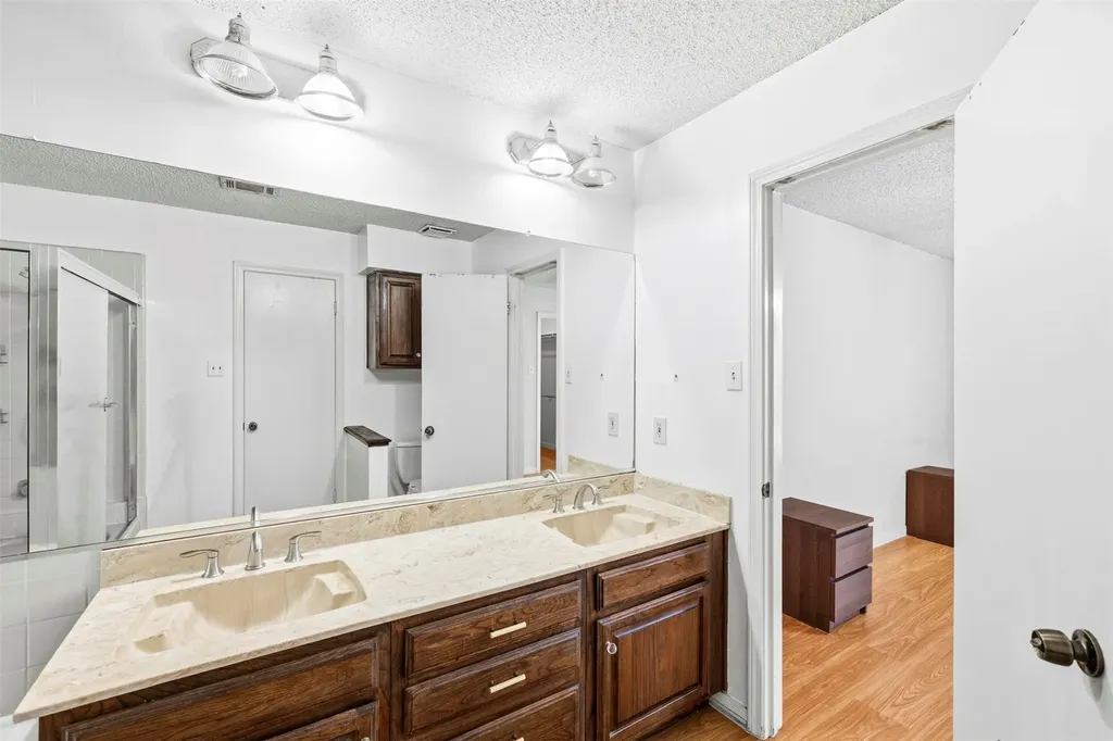 2014 Willoughby Lane Arlington TX 76011