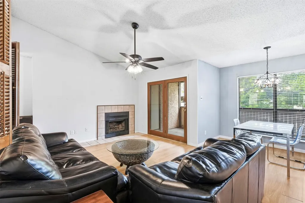2014 Willoughby Lane Arlington TX 76011