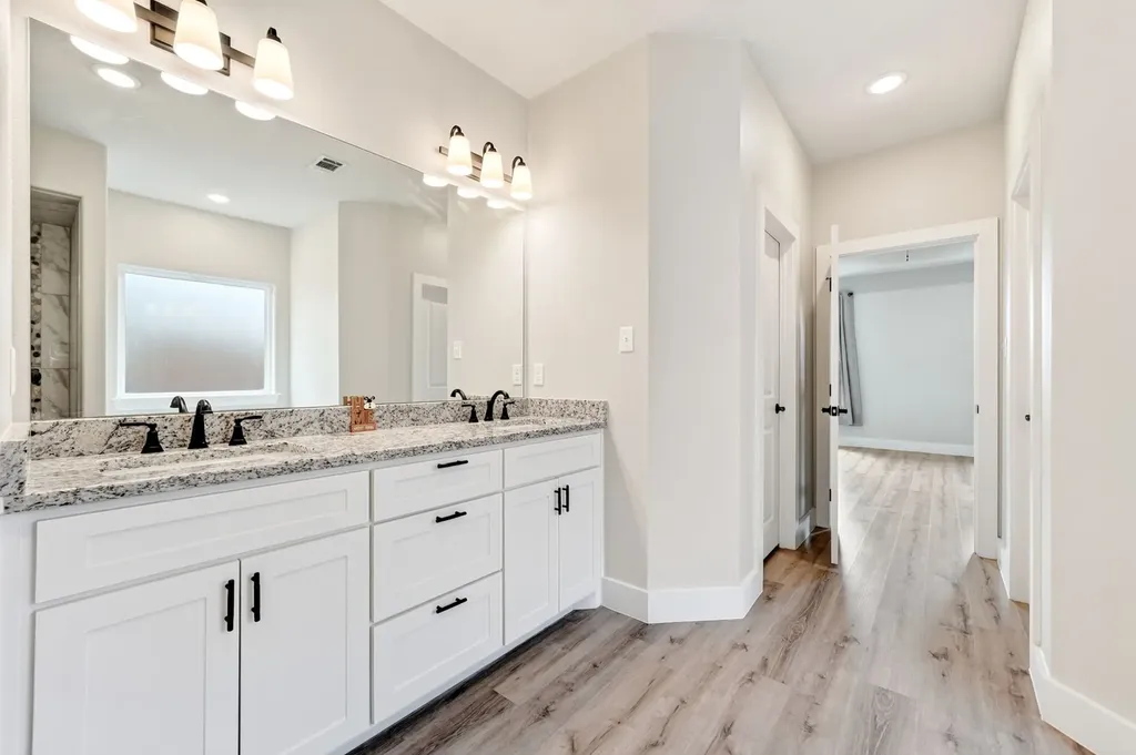 527 Limestone Circle Mabank TX 75147