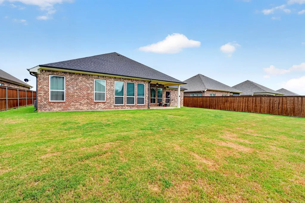 527 Limestone Circle Mabank TX 75147