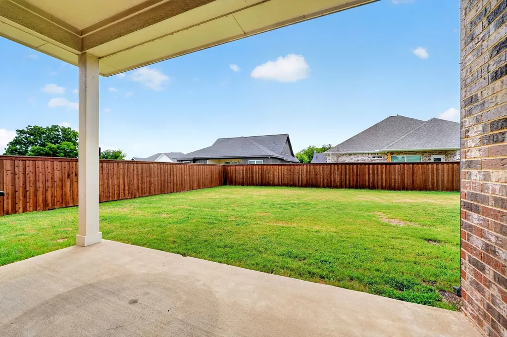 527 Limestone Circle Mabank TX 75147