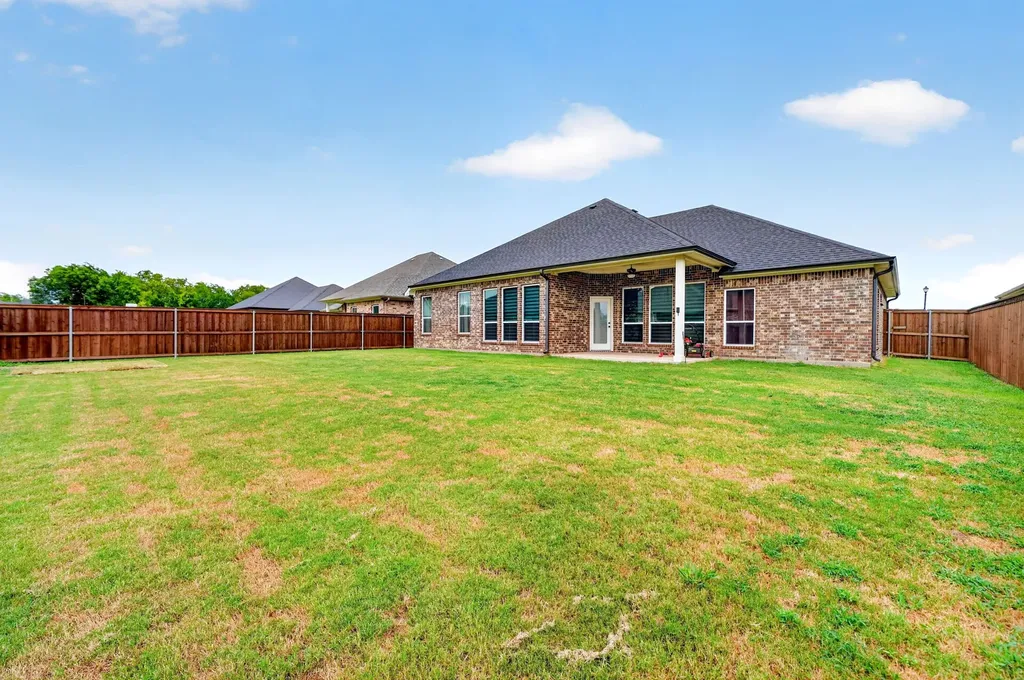 527 Limestone Circle Mabank TX 75147