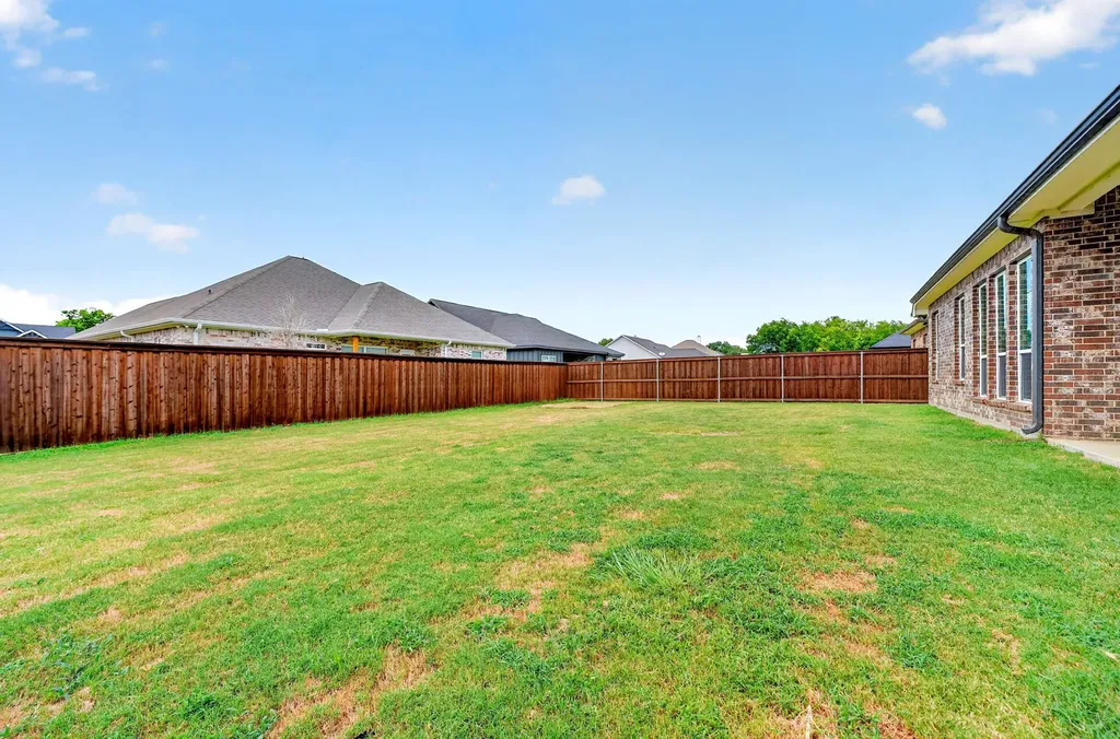 527 Limestone Circle Mabank TX 75147