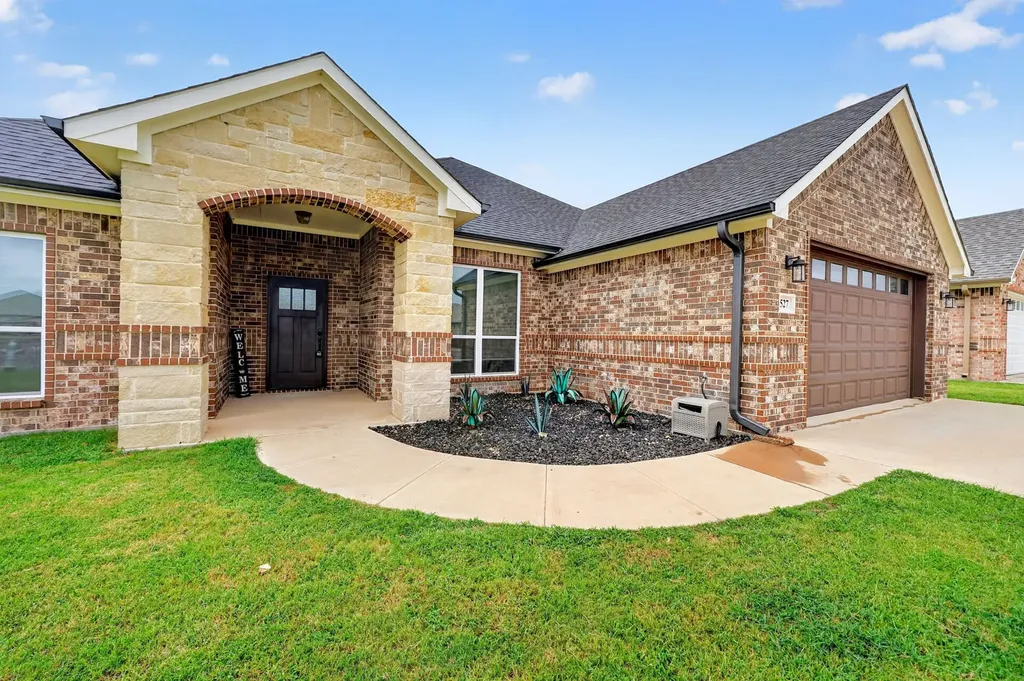 527 Limestone Circle Mabank TX 75147