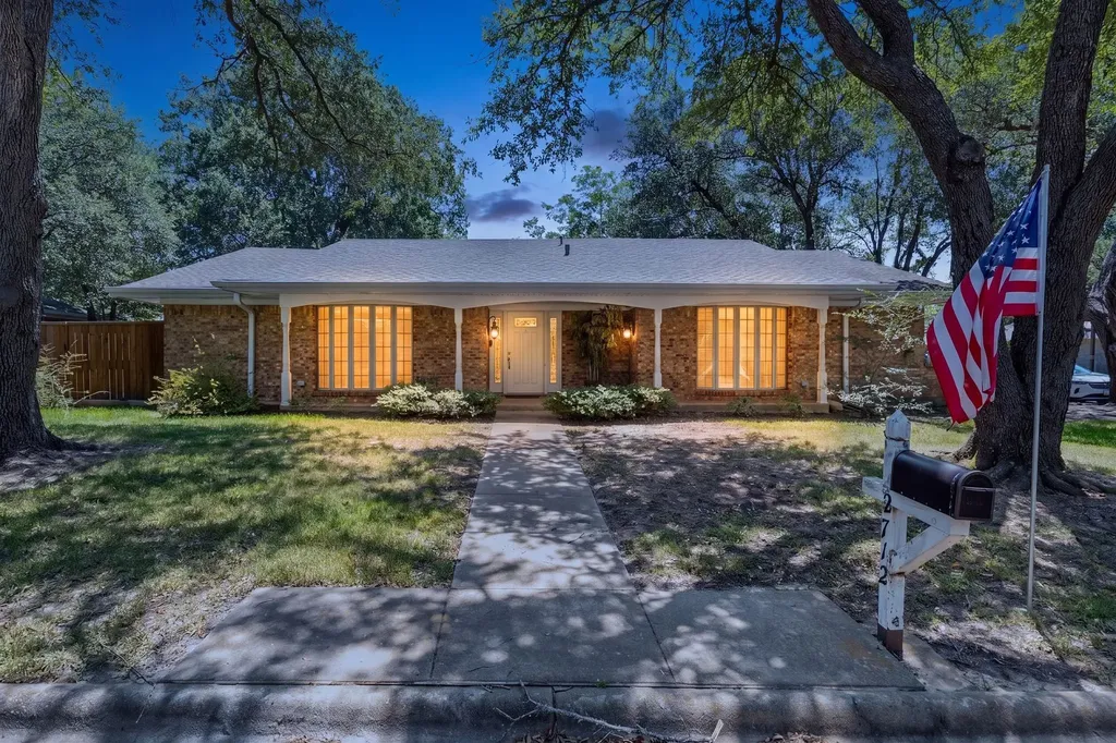 2712 Rix Street Commerce TX 75428