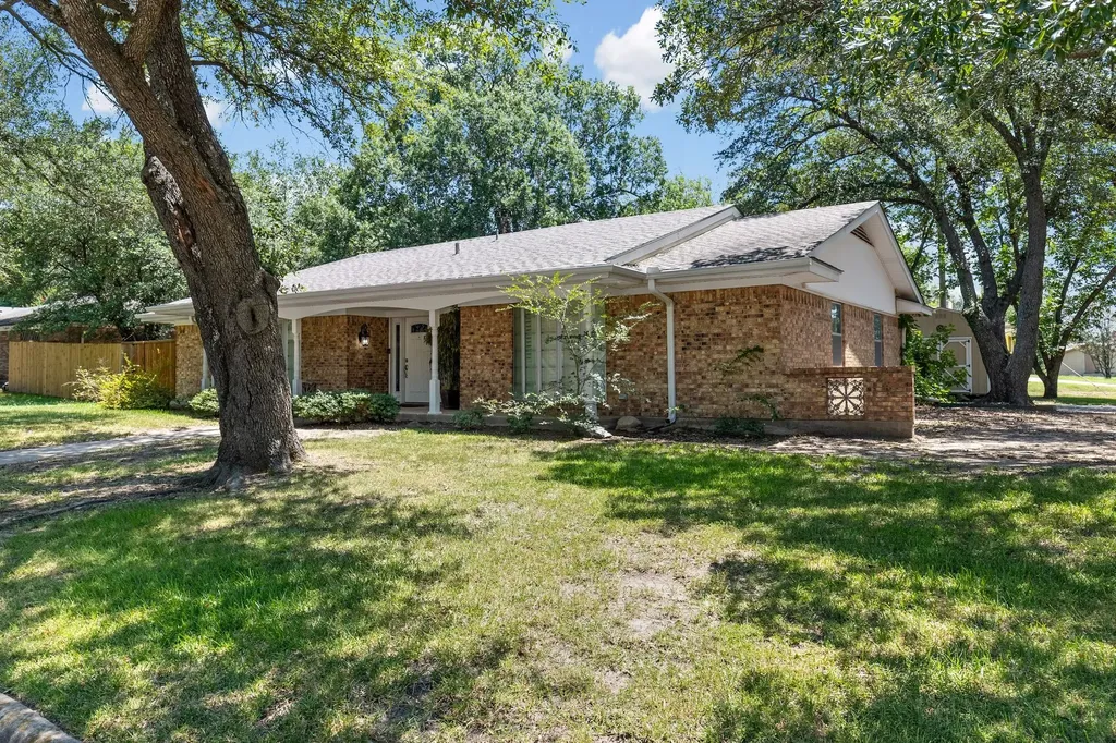 2712 Rix Street Commerce TX 75428