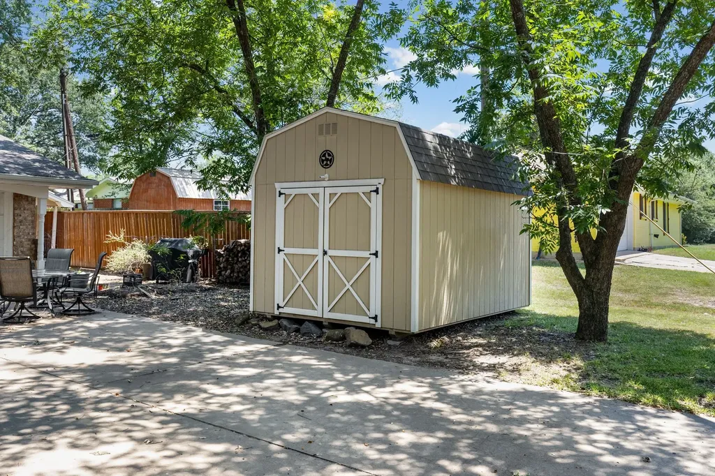 2712 Rix Street Commerce TX 75428