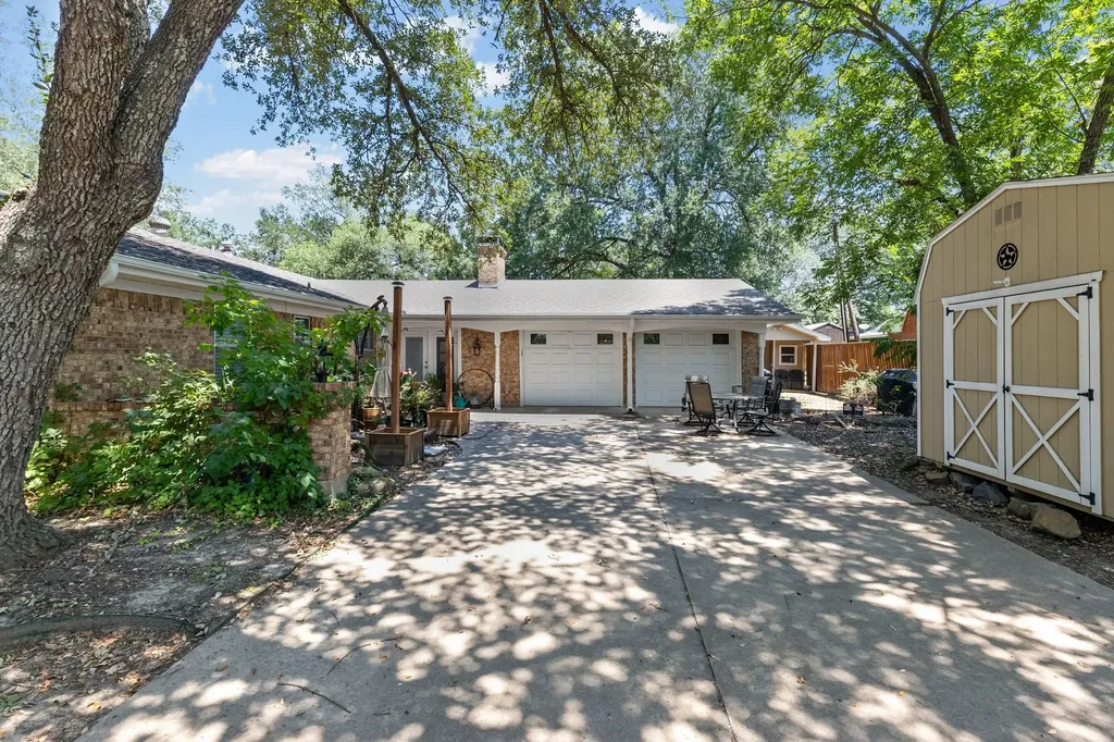2712 Rix Street Commerce TX 75428