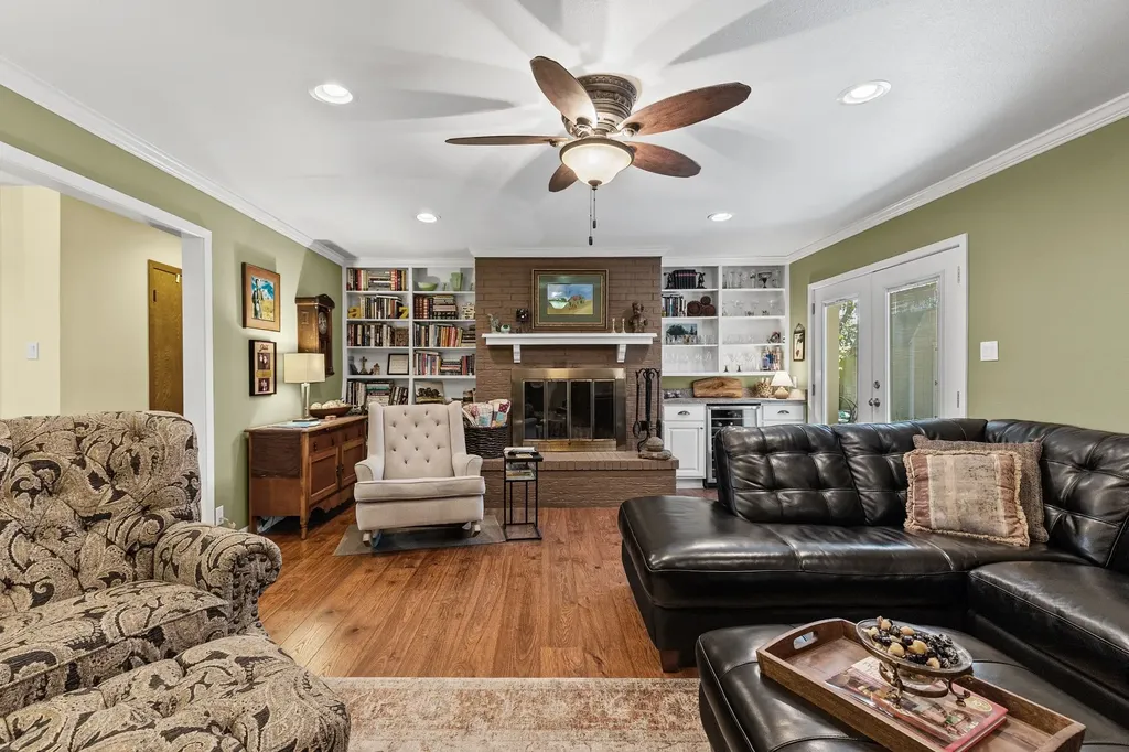 2712 Rix Street Commerce TX 75428