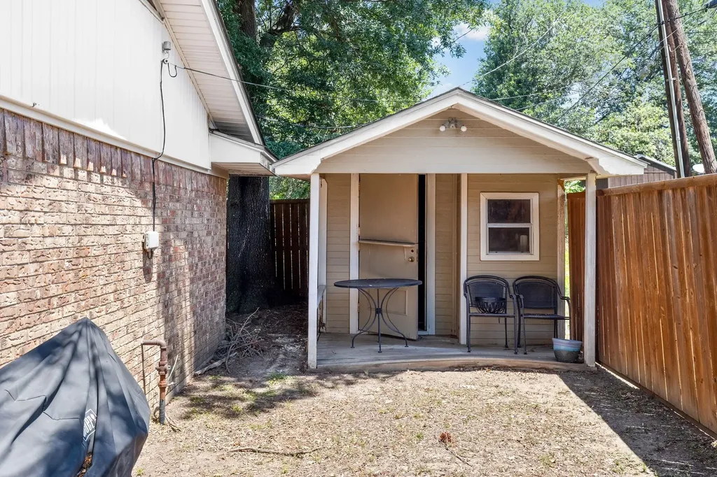 2712 Rix Street Commerce TX 75428