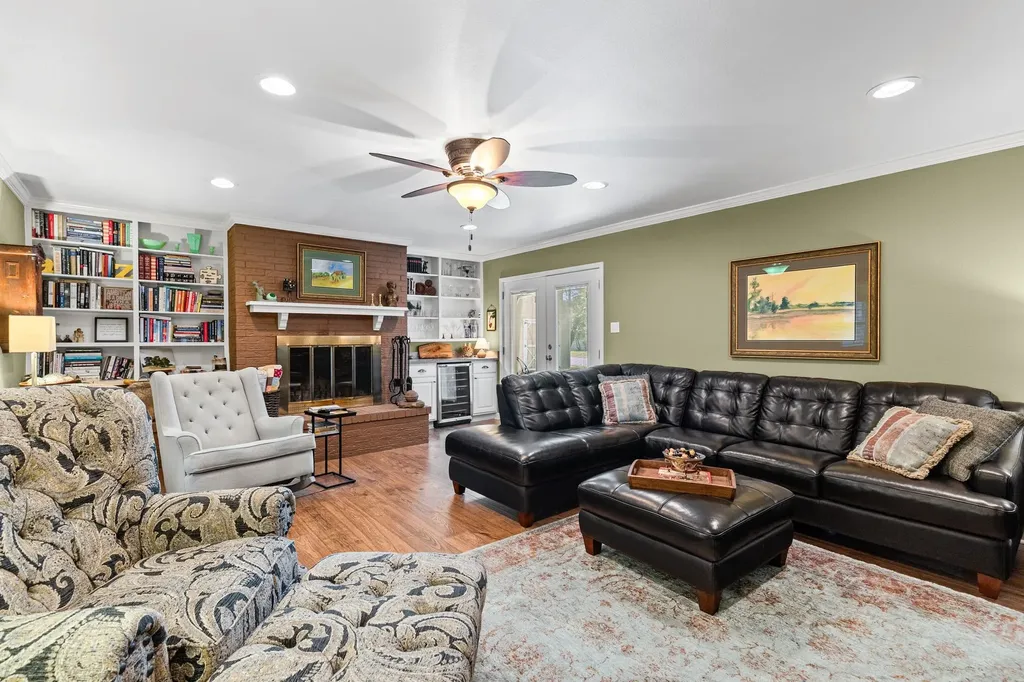 2712 Rix Street Commerce TX 75428