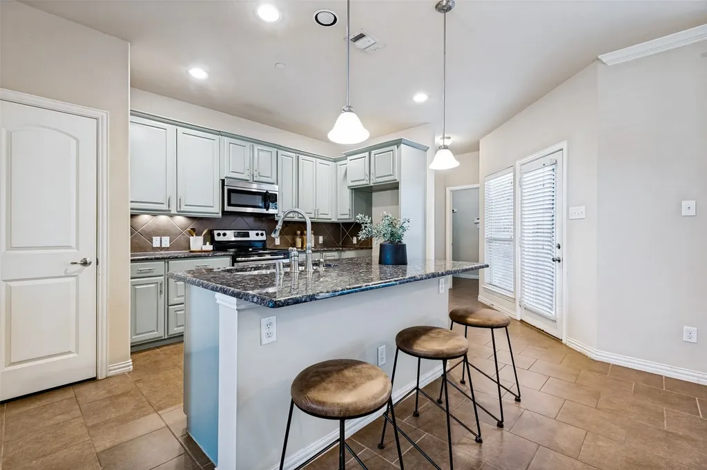 4916 Empire Way Irving TX 75038