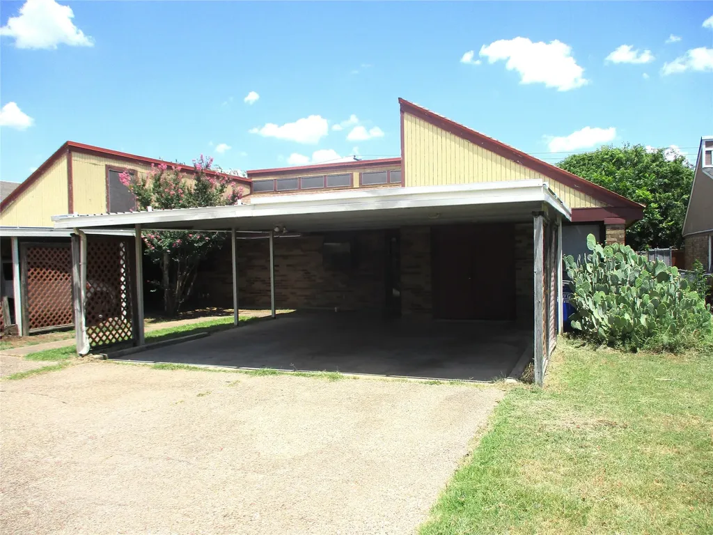 203 Yorkshire Court Euless TX 76040