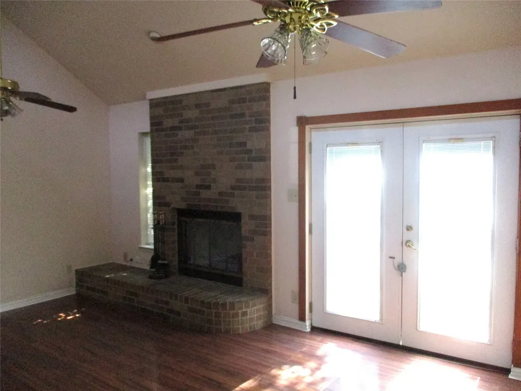 203 Yorkshire Court Euless TX 76040