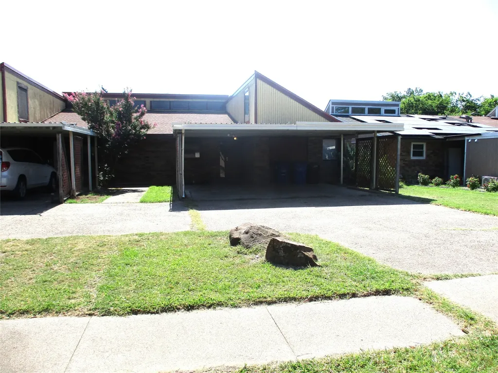 203 Yorkshire Court Euless TX 76040