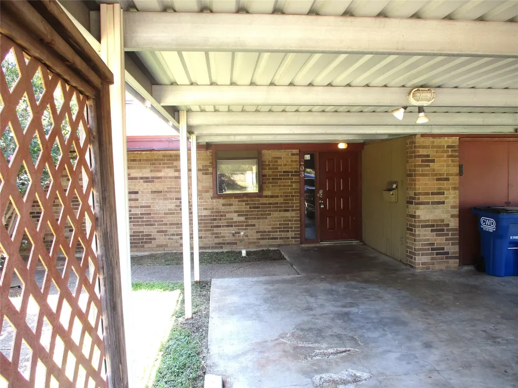 203 Yorkshire Court Euless TX 76040