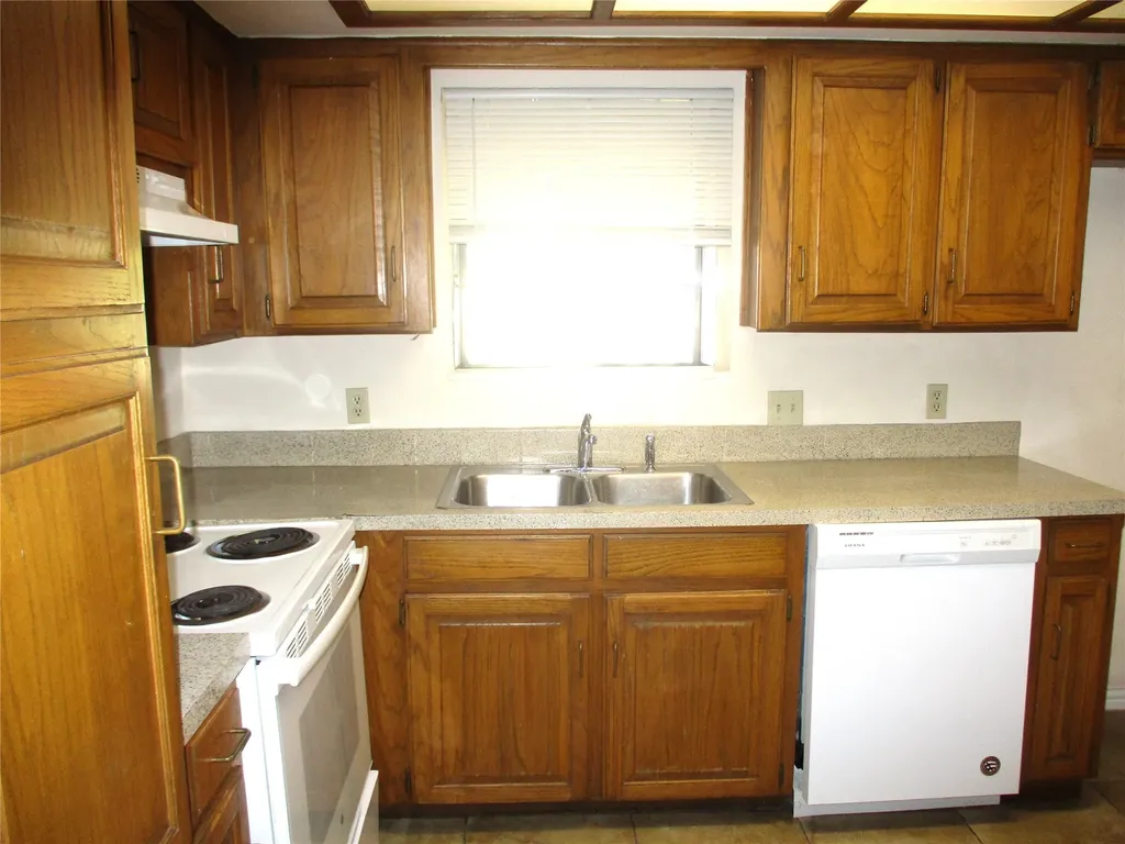 203 Yorkshire Court Euless TX 76040