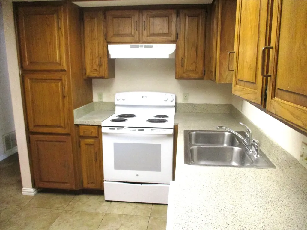 203 Yorkshire Court Euless TX 76040