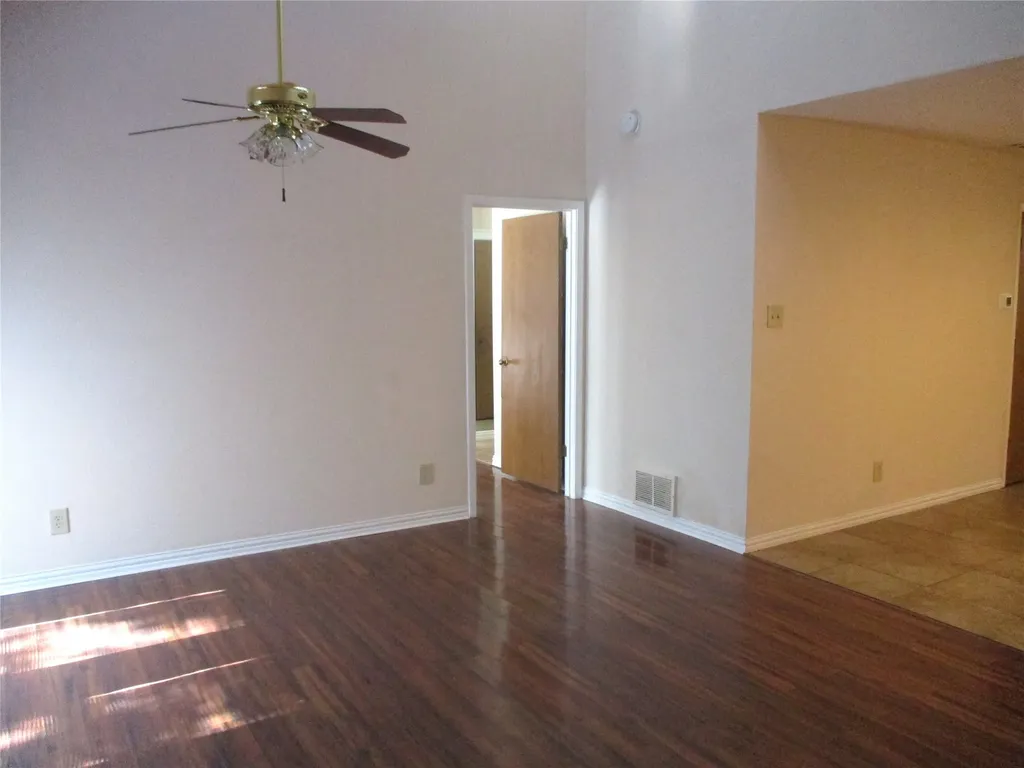 203 Yorkshire Court Euless TX 76040