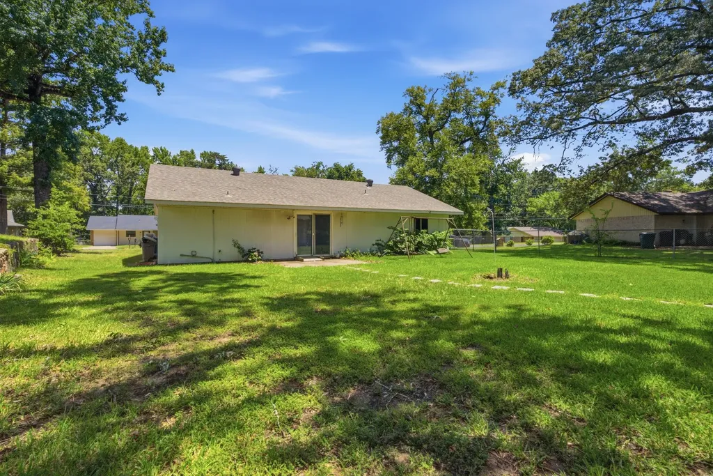 2307 Pinkerton Tyler TX 75701