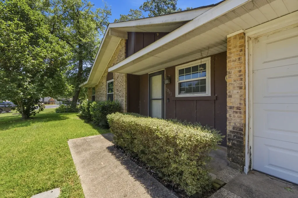 2307 Pinkerton Tyler TX 75701