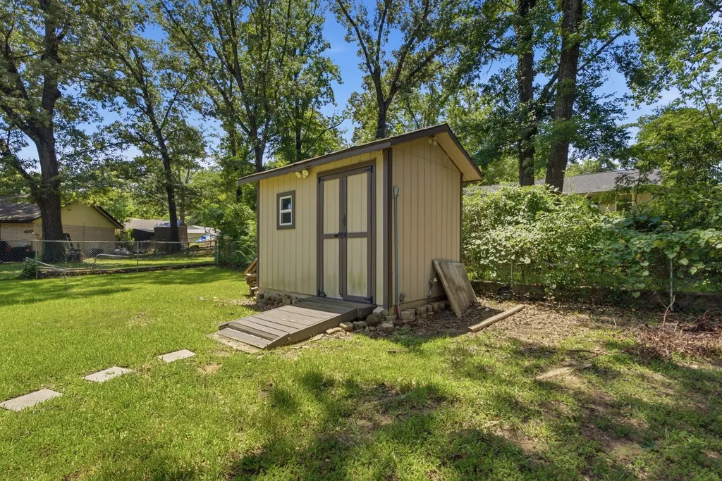 2307 Pinkerton Tyler TX 75701