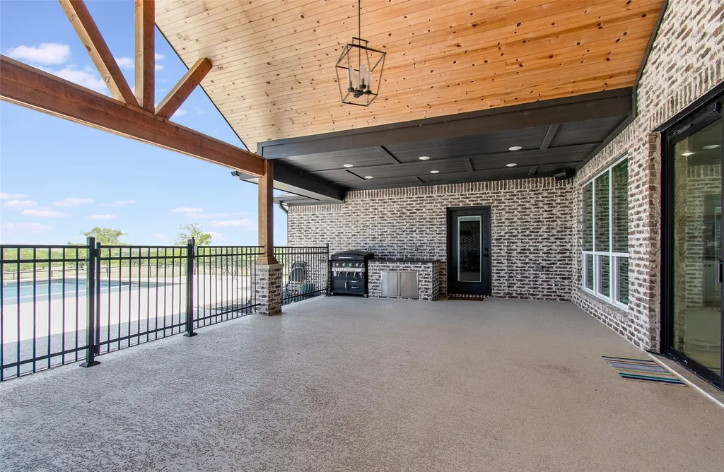 13428 Knob Hill Road Rogers TX 76569