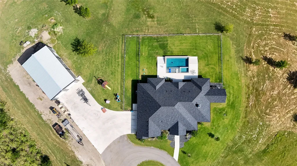 13428 Knob Hill Road Rogers TX 76569