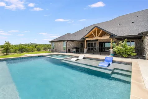 13428 Knob Hill Road Rogers TX 76569