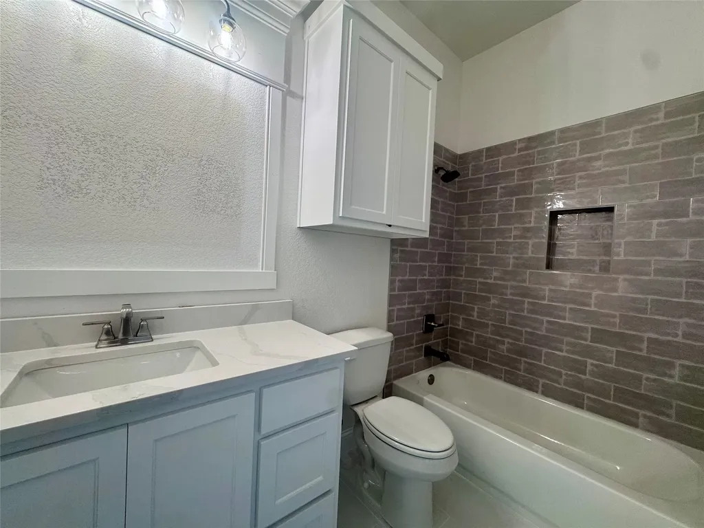 5025 Glenoaks Court Weatherford TX 76088