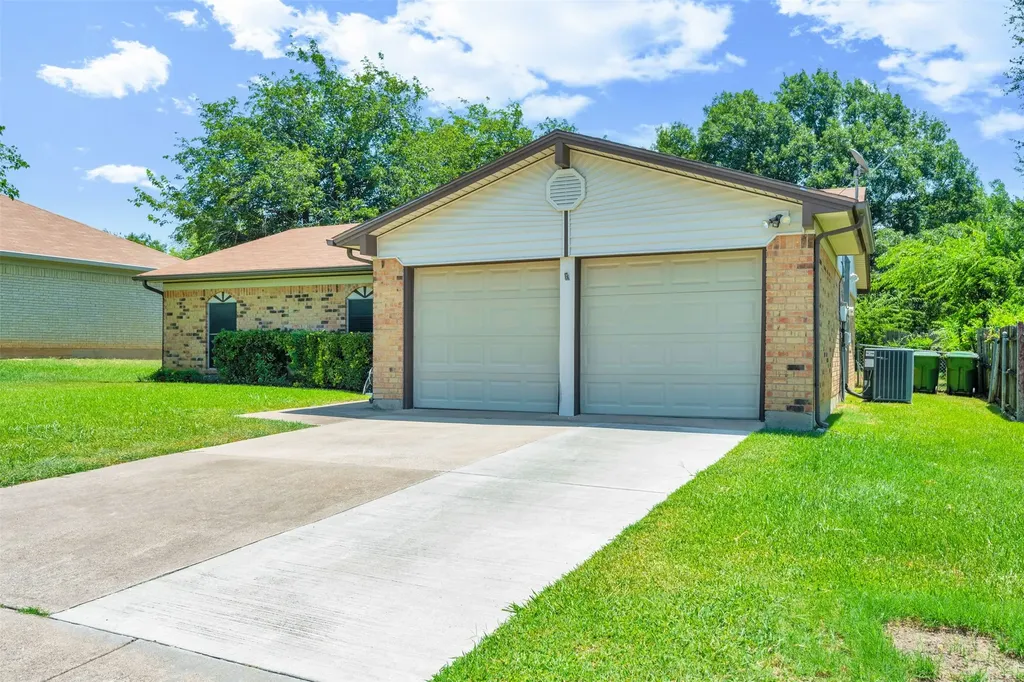 7616 Meadowbrook Drive Watauga TX 76148