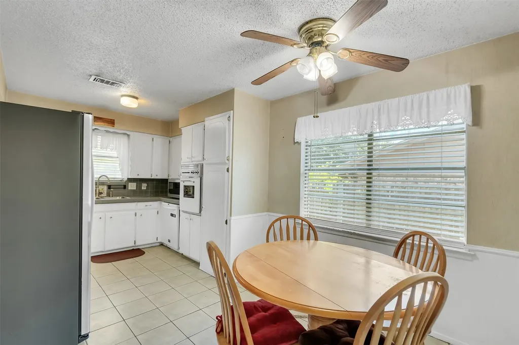 7616 Meadowbrook Drive Watauga TX 76148