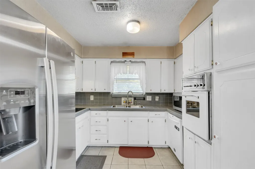7616 Meadowbrook Drive Watauga TX 76148