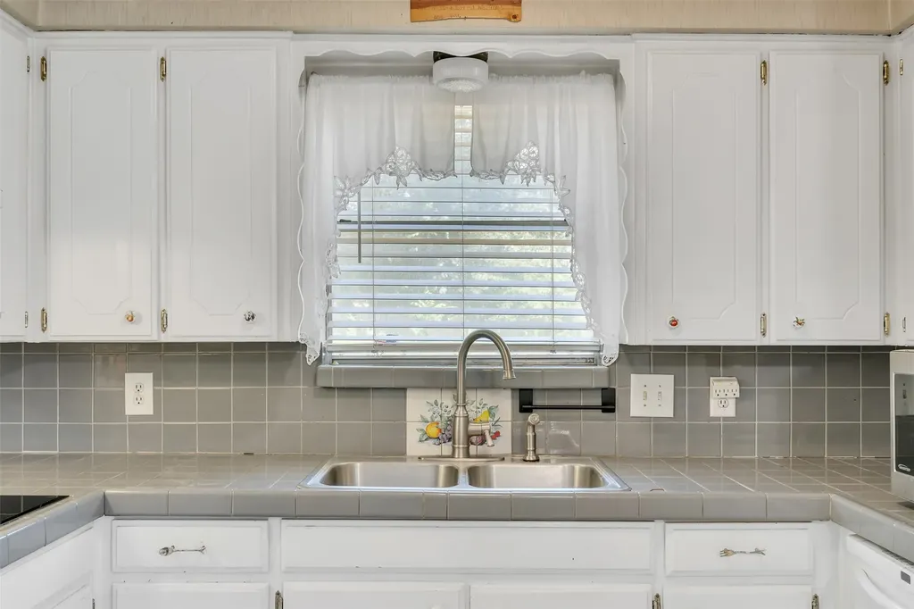 7616 Meadowbrook Drive Watauga TX 76148