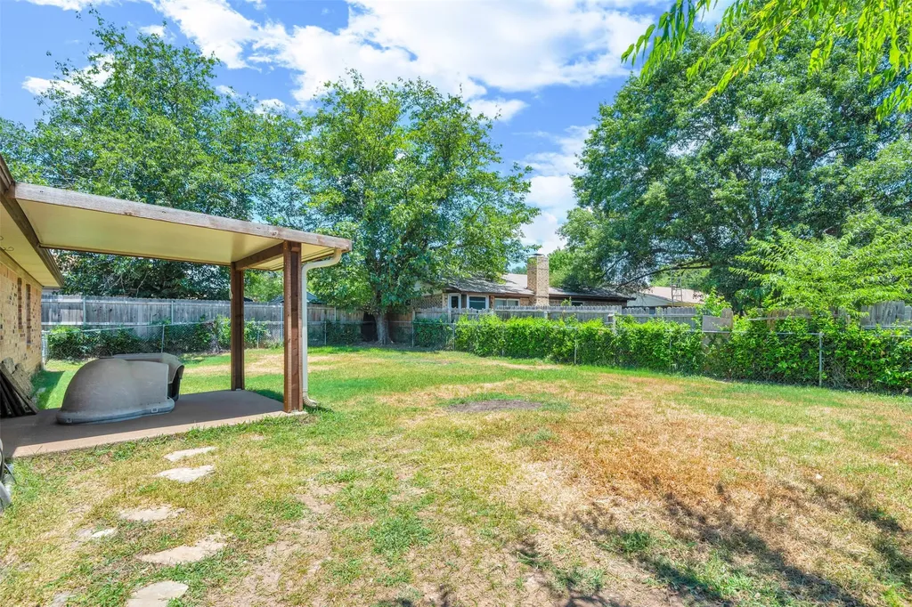 7616 Meadowbrook Drive Watauga TX 76148