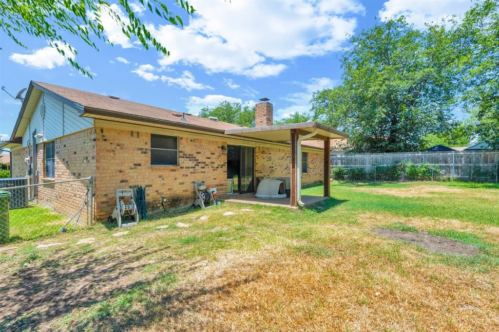 7616 Meadowbrook Drive Watauga TX 76148